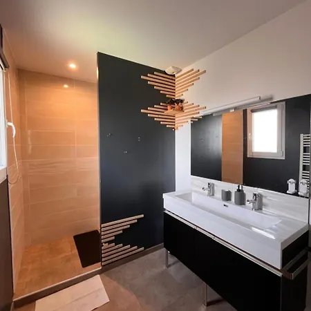 Hébergement de vacances Maison 8 Couchages Clim, A Pied, Petite Piscine *